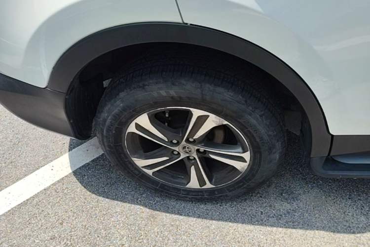 Used Toyota RAV4 2015 2.0L CVT Two-Wheel Drive Fashion Edition Right Rear Wheel Hub