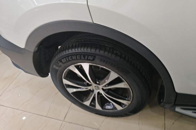 Used Toyota RAV4 2015 2.5L Automatic 4x4 Elite Edition Right Rear Wheel Hub