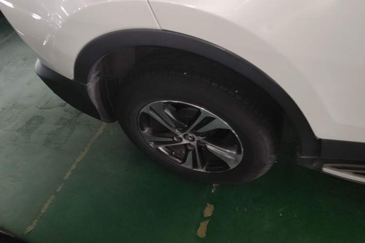 Used Toyota RAV4 2015 2.0L CVT Two-Wheel Drive Fashion Edition Right Rear Wheel Hub