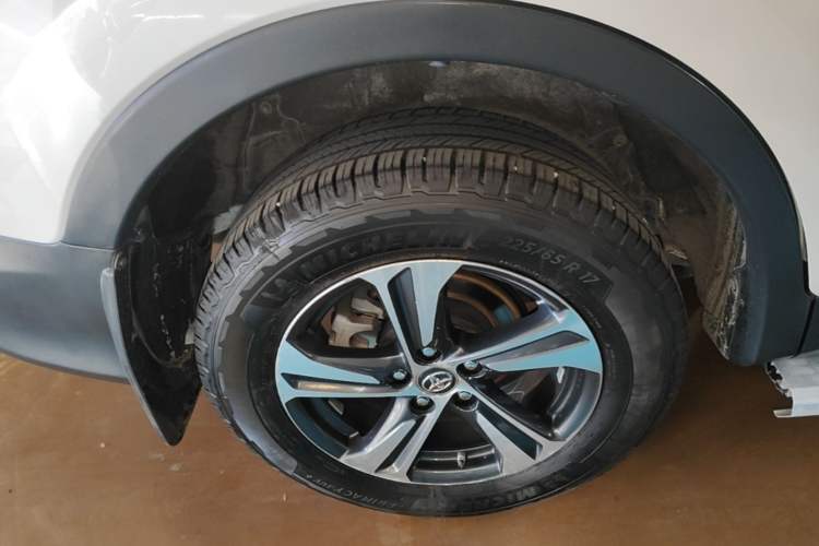 Used Toyota RAV4 2015 2.0L CVT Two-Wheel Drive Fashion Edition Right Rear Wheel Hub