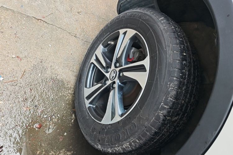 Used Toyota RAV4 2015 2.0L CVT Two-Wheel Drive Fashion Edition Right Rear Wheel Hub