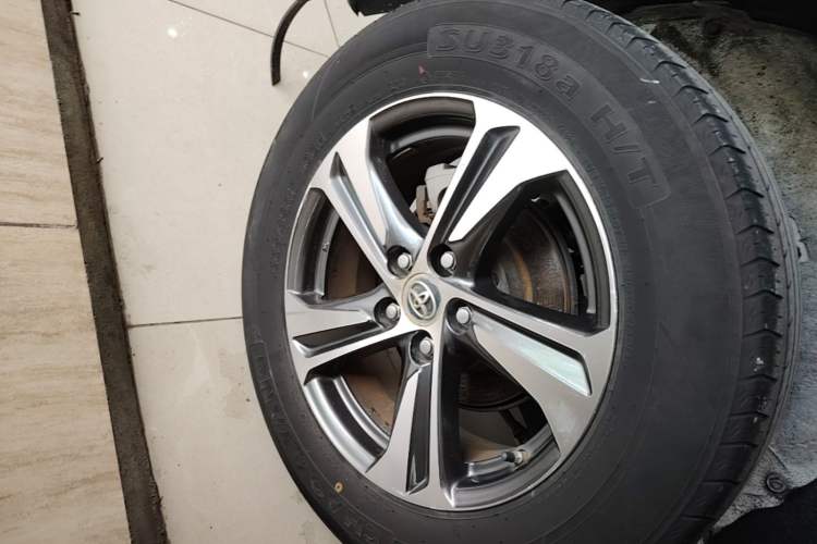 Used Toyota RAV4 2015 2.0L CVT Two-Wheel Drive Fashion Edition Right Rear Wheel Hub