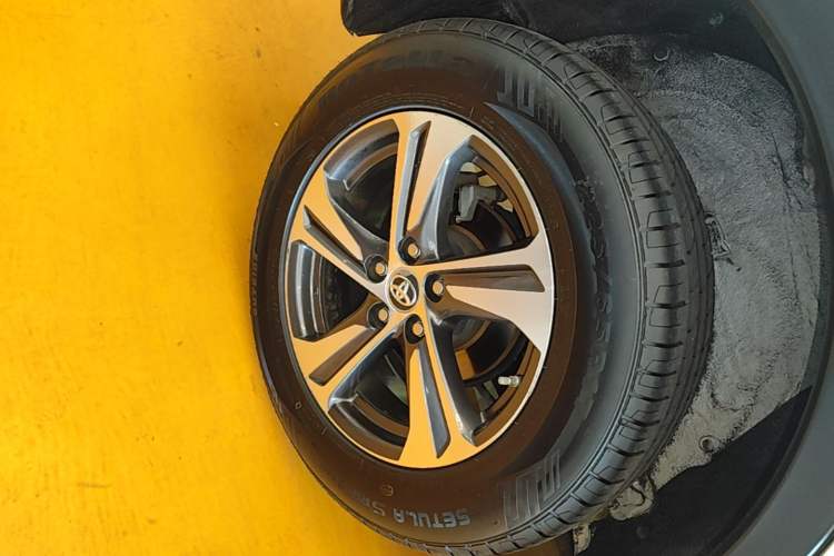 Used Toyota RAV4 2015 2.0L CVT Two-Wheel Drive Fashion Edition Right Rear Wheel Hub