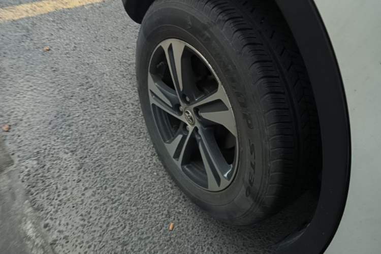 Used Toyota RAV4 2015 2.0L CVT Four-Wheel Drive New Edition Right Rear Wheel Hub