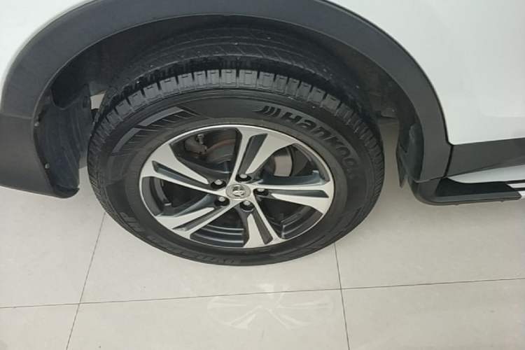 Used Toyota RAV4 2015 2.0L CVT Two-Wheel Drive Fashion Edition Right Rear Wheel Hub