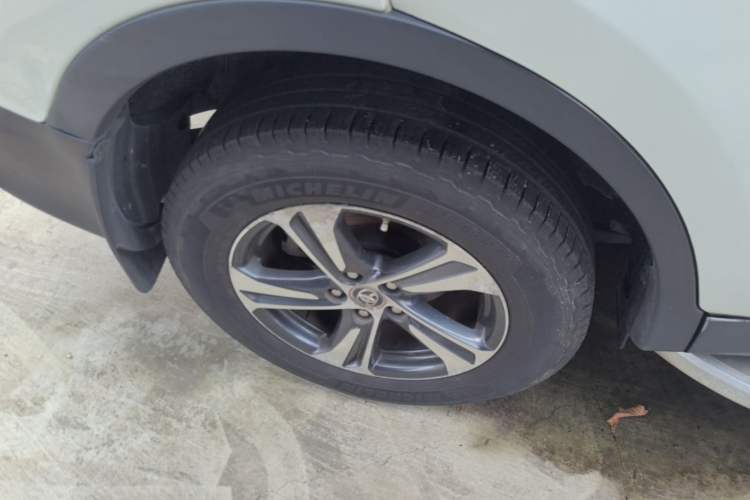 Used Toyota RAV4 2015 2.0L CVT Two-Wheel Drive Urban Edition Right Rear Wheel Hub