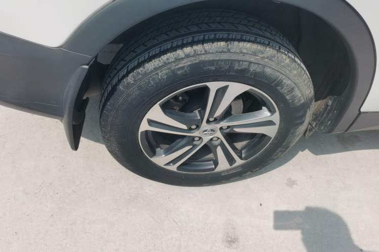 Used Toyota RAV4 2015 2.0L CVT Two-Wheel Drive Fashion Edition Right Rear Wheel Hub