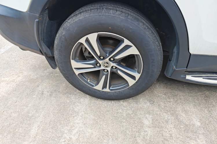 Used Toyota RAV4 2015 2.0L CVT Two-Wheel Drive Fashion Edition Right Rear Wheel Hub