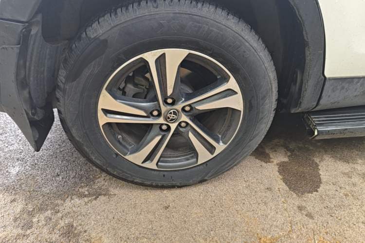 Used Toyota RAV4 2015 2.0L CVT Four-Wheel Drive New Edition Right Rear Wheel Hub