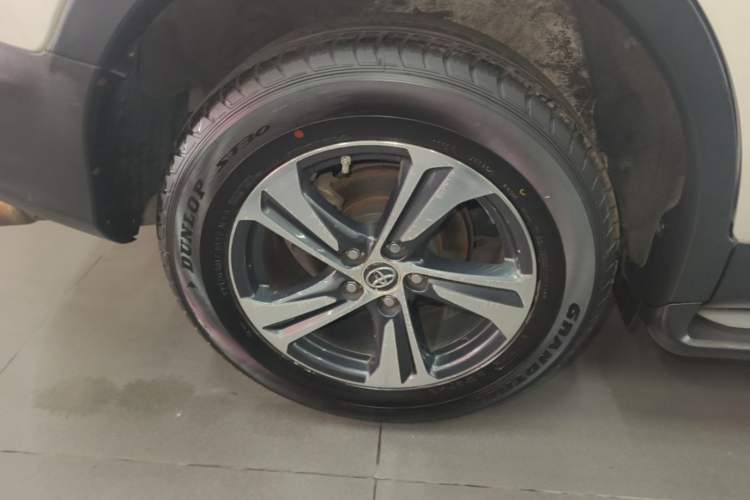 Used Toyota RAV4 2015 2.0L CVT Two-Wheel Drive Fashion Edition Right Rear Wheel Hub