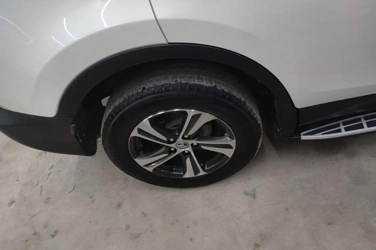 Used Toyota RAV4 2015 2.0L CVT Two-Wheel Drive Fashion Edition Right Rear Wheel Hub