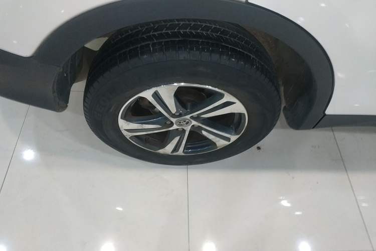 Used Toyota RAV4 2015 2.0L CVT Two-Wheel Drive Urban Edition Right Rear Wheel Hub