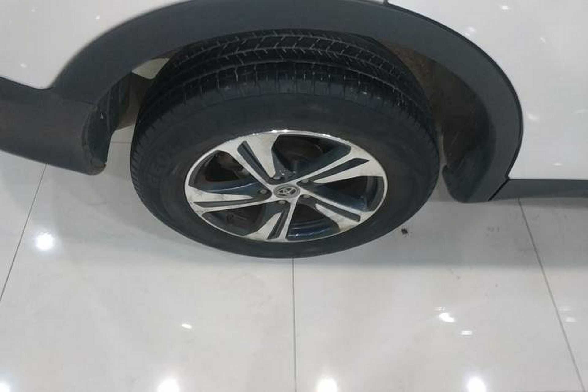 Used Toyota RAV4 2015 2.0L CVT Two-Wheel Drive Urban Edition Right Rear Wheel Hub