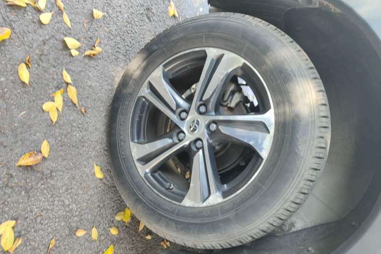 Used Toyota RAV4 2015 2.0L CVT Two-Wheel Drive Fashion Edition Right Rear Wheel Hub