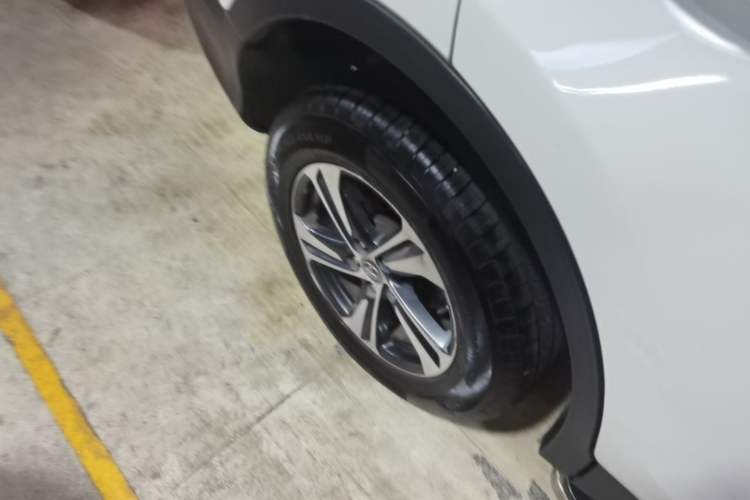 Used Toyota RAV4 2015 2.0L CVT Two-Wheel Drive Fashion Edition Right Rear Wheel Hub