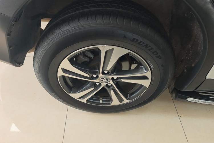 Used Toyota RAV4 2015 2.0L CVT Two-Wheel Drive Fashion Edition Right Rear Wheel Hub
