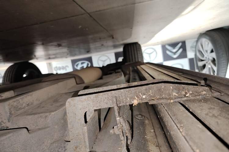Used Toyota RAV4 2015 2.0L CVT Two-Wheel Drive Fashion Edition Right Side Sill