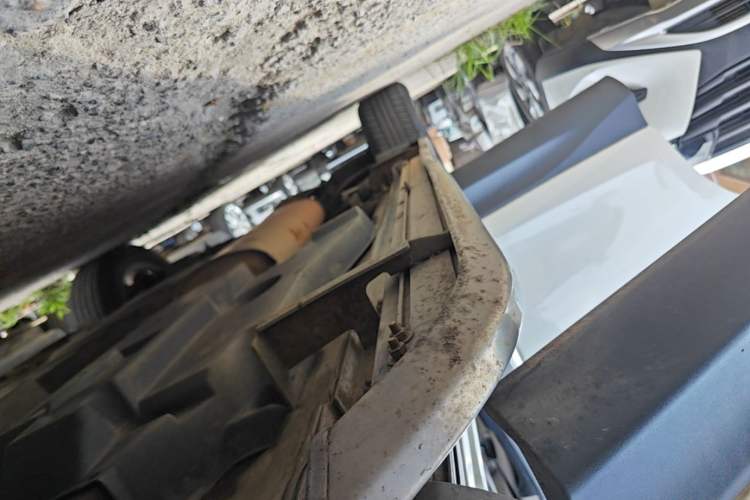 Used Toyota RAV4 2015 2.0L CVT Two-Wheel Drive Fashion Edition Right Side Sill