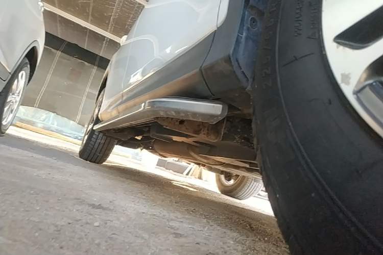 Used Toyota RAV4 2015 2.0L CVT Two-Wheel Drive Fashion Edition Right Side Sill