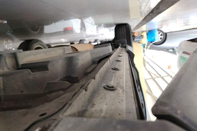 Used Toyota RAV4 2015 2.0L CVT Two-Wheel Drive Fashion Edition Right Side Sill