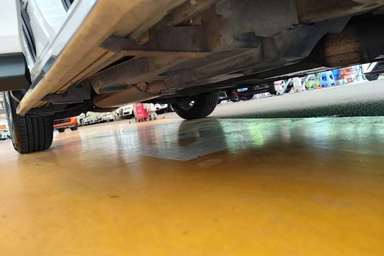 Used Toyota RAV4 2015 2.0L CVT Two-Wheel Drive Fashion Edition Right Side Sill