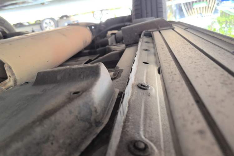 Used Toyota RAV4 2015 2.0L CVT Two-Wheel Drive Urban Edition Right Side Sill