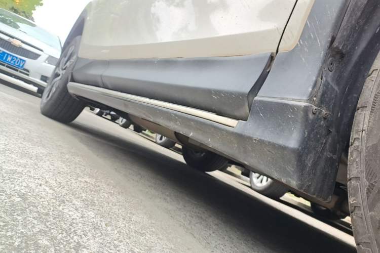 Used Toyota RAV4 2015 2.5L Automatic 4x4 Elite Edition Right Side Sill