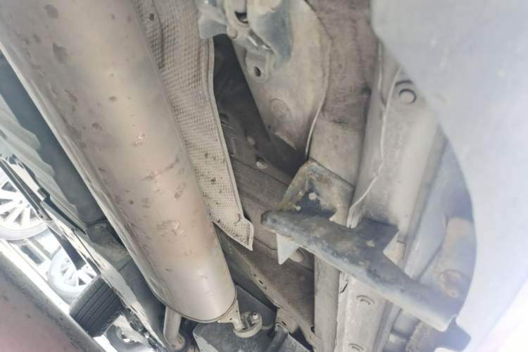 Used Toyota RAV4 2015 2.5L Automatic 4x4 Luxury Edition Right Side Sill