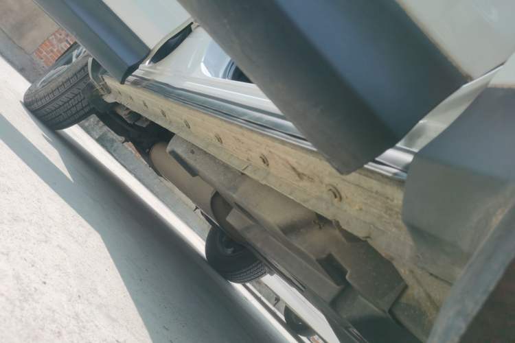 Used Toyota RAV4 2015 2.0L CVT Two-Wheel Drive Fashion Edition Right Side Sill