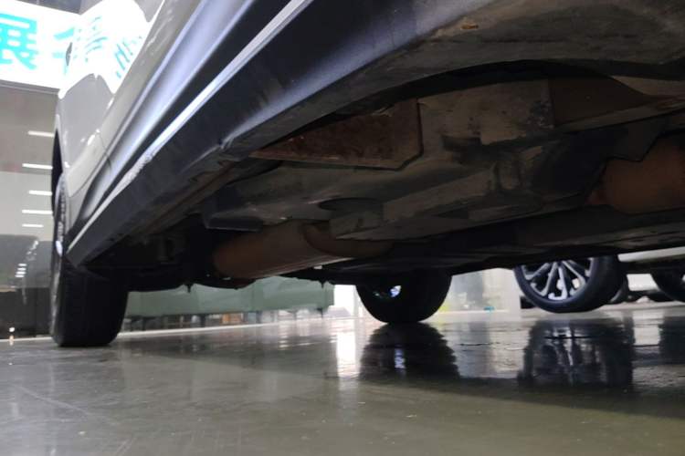 Used Toyota RAV4 2015 2.0L CVT Two-Wheel Drive Fashion Edition Right Side Sill