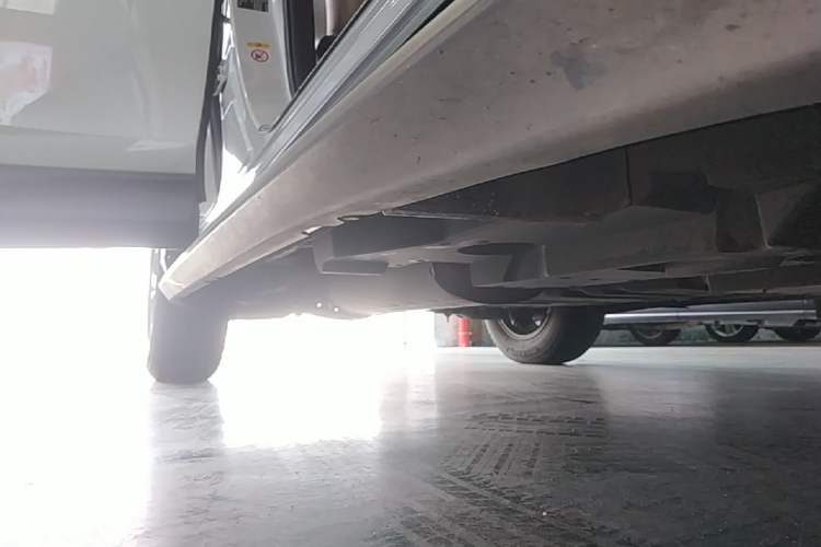 Used Toyota RAV4 2015 2.0L CVT Two-Wheel Drive Fashion Edition Right Side Sill