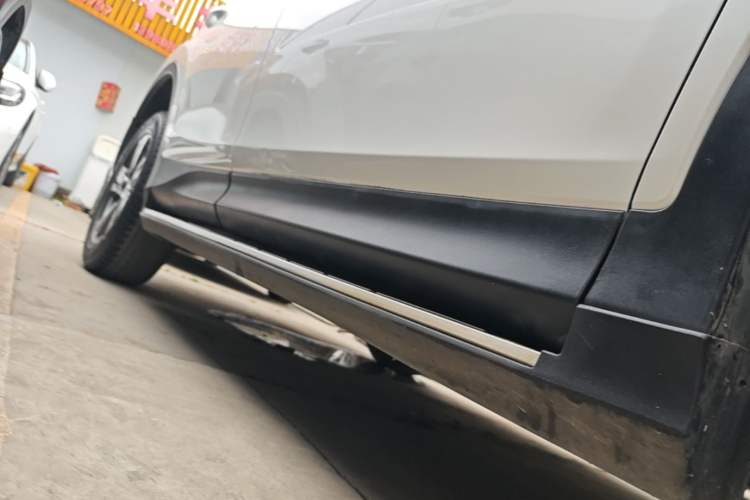 Used Toyota RAV4 2015 2.0L CVT Two-Wheel Drive Fashion Edition Right Side Sill