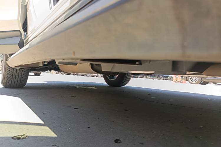 Used Toyota RAV4 2015 2.0L CVT Two-Wheel Drive Fashion Edition Right Side Sill