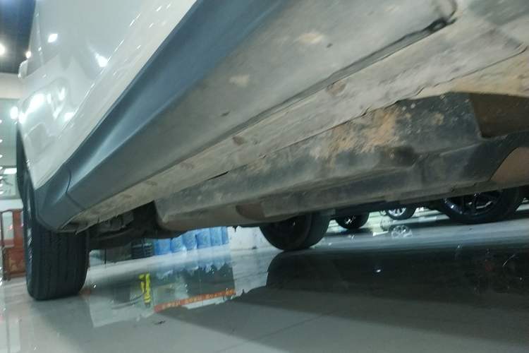 Used Toyota RAV4 2015 2.0L CVT Two-Wheel Drive Urban Edition Right Side Sill