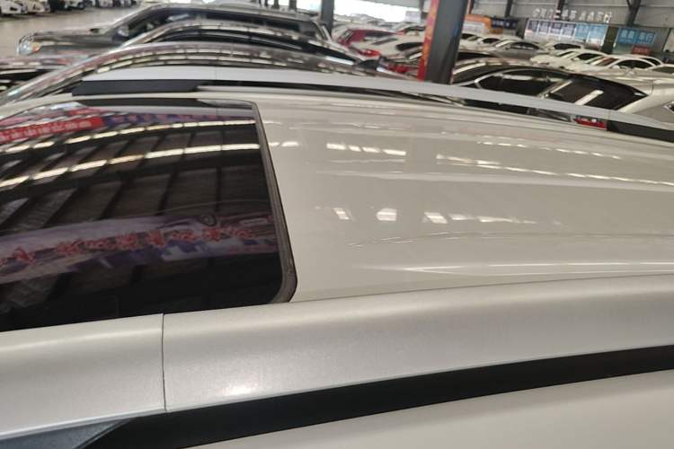 Used Toyota RAV4 2015 2.0L CVT Two-Wheel Drive Fashion Edition Roof