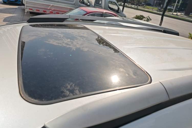 Used Toyota RAV4 2015 2.0L CVT Two-Wheel Drive Fashion Edition Roof