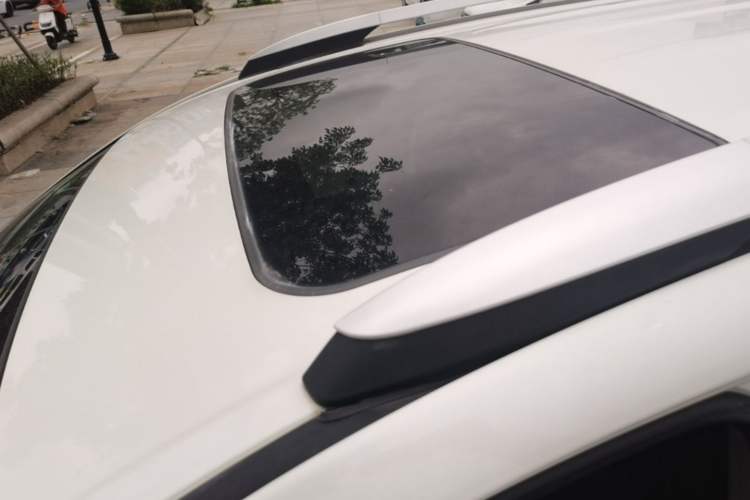 Used Toyota RAV4 2015 2.0L CVT Two-Wheel Drive Fashion Edition Roof