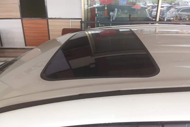 Used Toyota RAV4 2015 2.0L CVT Two-Wheel Drive Fashion Edition Roof
