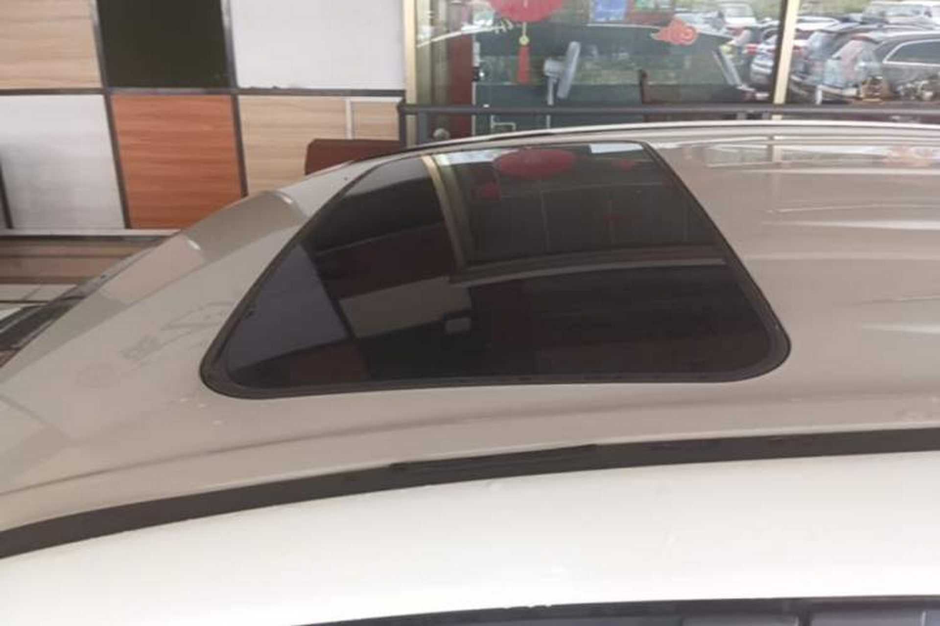 Used Toyota RAV4 2015 2.0L CVT Two-Wheel Drive Fashion Edition Roof