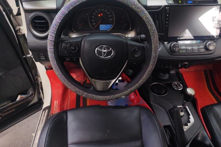 Used Toyota RAV4 2015 2.5L Automatic 4x4 Elite Edition Steering Wheel
