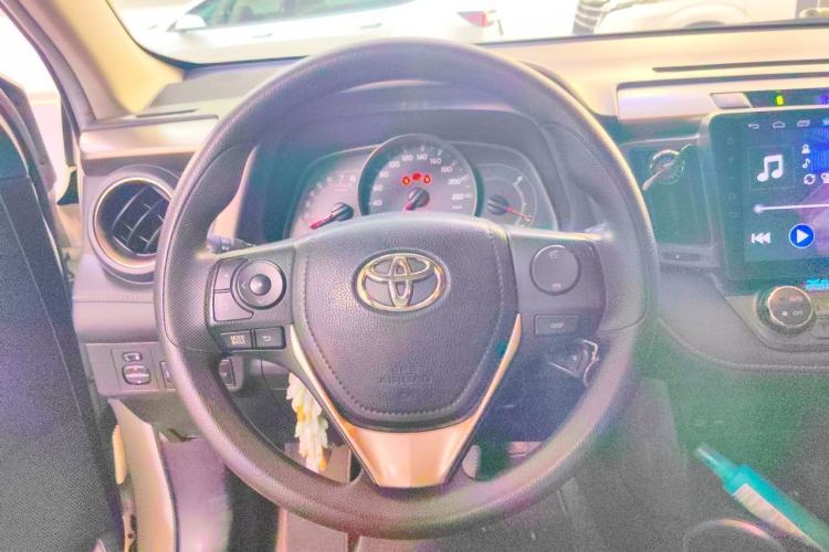 Used Toyota RAV4 2015 2.0L CVT Two-Wheel Drive Fashion Edition Steering Wheel