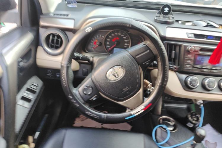 Used Toyota RAV4 2015 2.0L CVT Two-Wheel Drive Urban Edition Steering Wheel