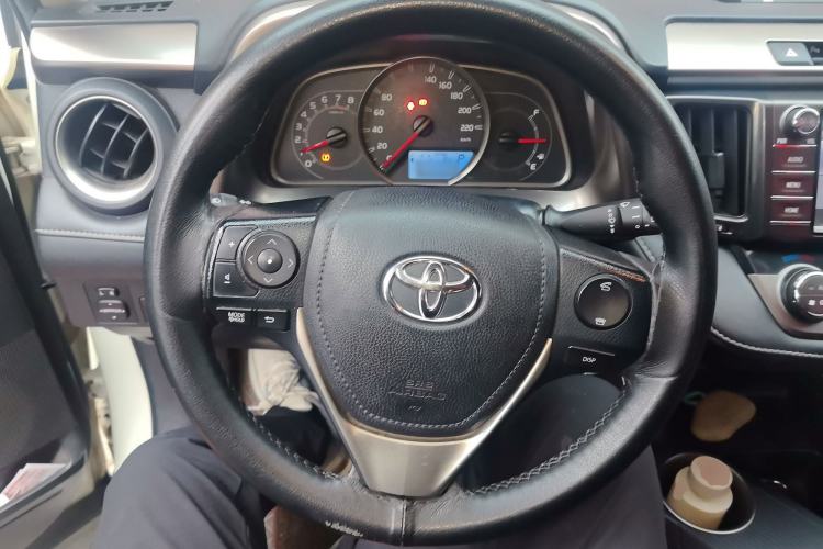 Used Toyota RAV4 2015 2.0L CVT Two-Wheel Drive Fashion Edition Steering Wheel