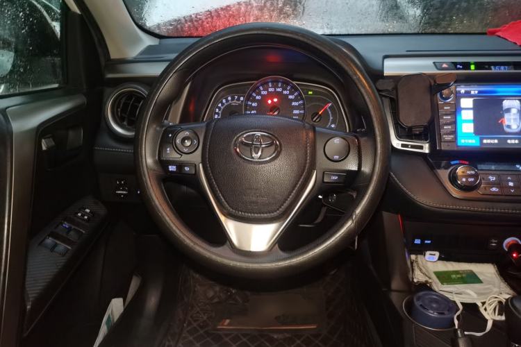 Used Toyota RAV4 2015 2.0L CVT Two-Wheel Drive Fashion Edition Steering Wheel