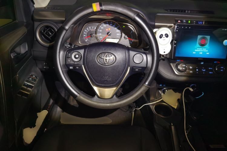 Used Toyota RAV4 2015 2.0L CVT Two-Wheel Drive Fashion Edition Steering Wheel