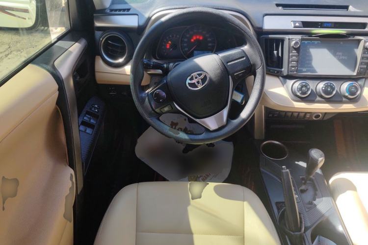 Used Toyota RAV4 2015 2.0L CVT Two-Wheel Drive Urban Edition Steering Wheel