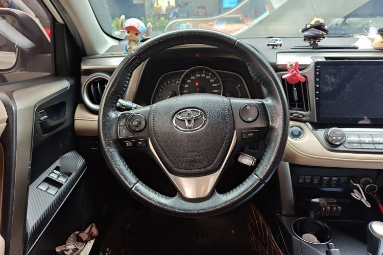 Used Toyota RAV4 2015 2.5L Automatic 4x4 Elite Edition Steering Wheel