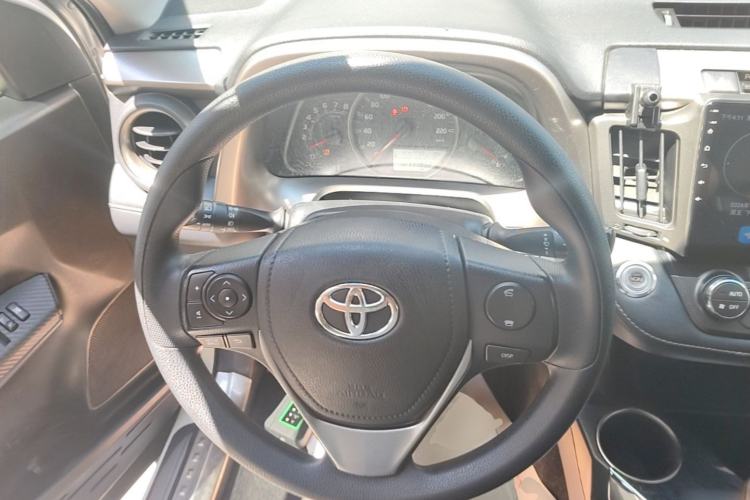 Used Toyota RAV4 2015 2.0L CVT Two-Wheel Drive Fashion Edition Steering Wheel