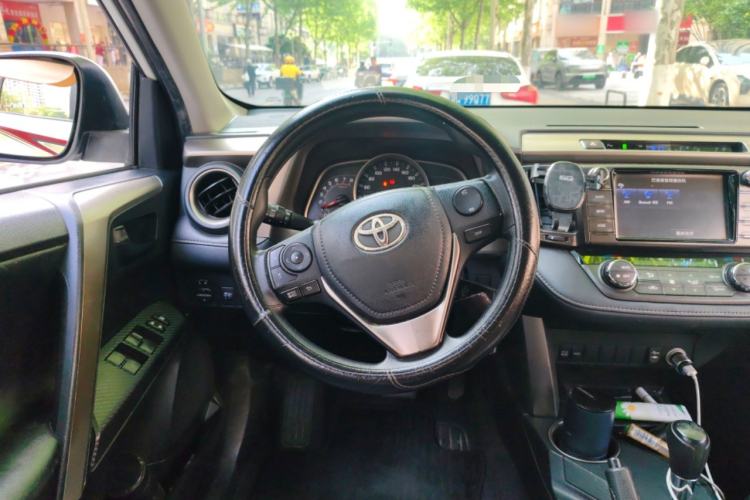 Used Toyota RAV4 2015 2.0L CVT Two-Wheel Drive Fashion Edition Steering Wheel