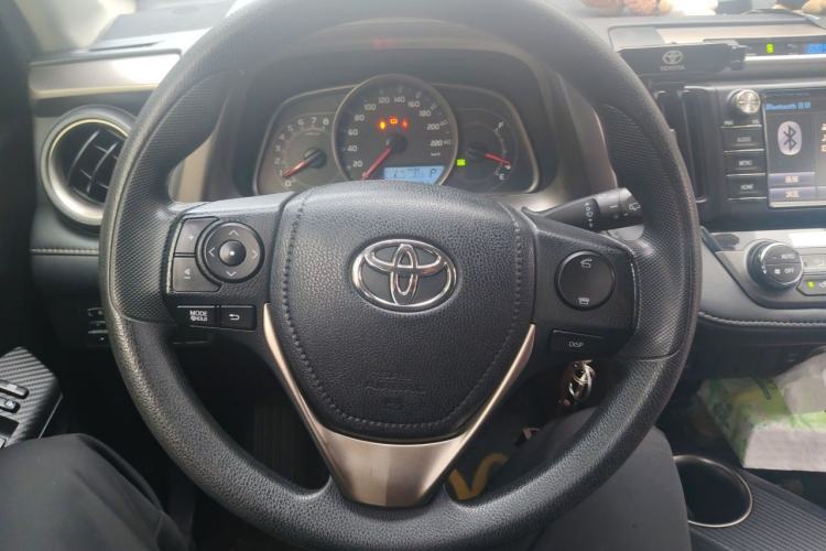 Used Toyota RAV4 2015 2.0L CVT Two-Wheel Drive Fashion Edition Steering Wheel